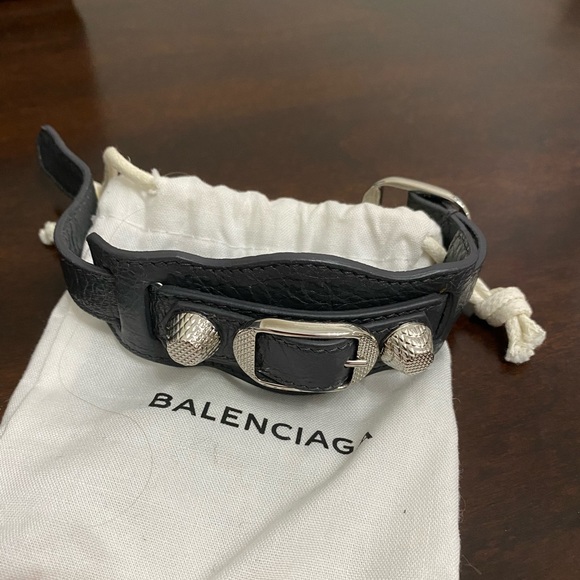 Balenciaga Gray Leather Arena Giant Wrap Bracelet - Picture 4 of 9